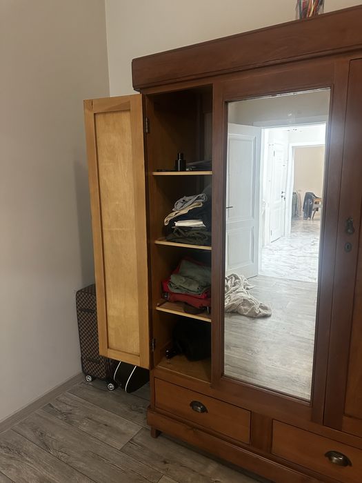 Продам старинный шкаф из дерева