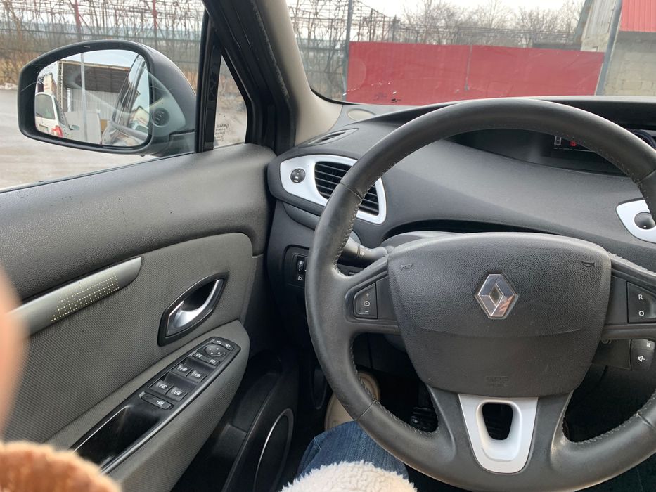 Vând Renault Megane Scenic III