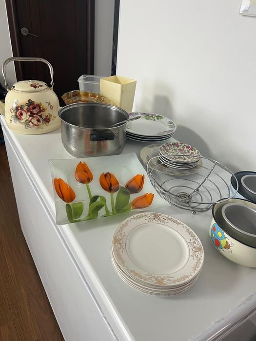 Посуда ( чайник  , кастрюля , тарелки наборами