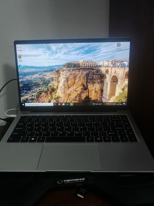 Vând laptop in stare perfecta de funcționare