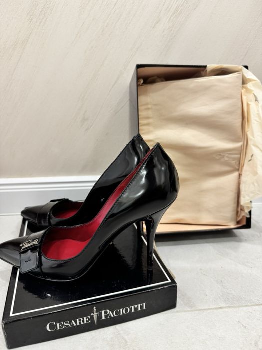 Нови! Cesare Paciotti