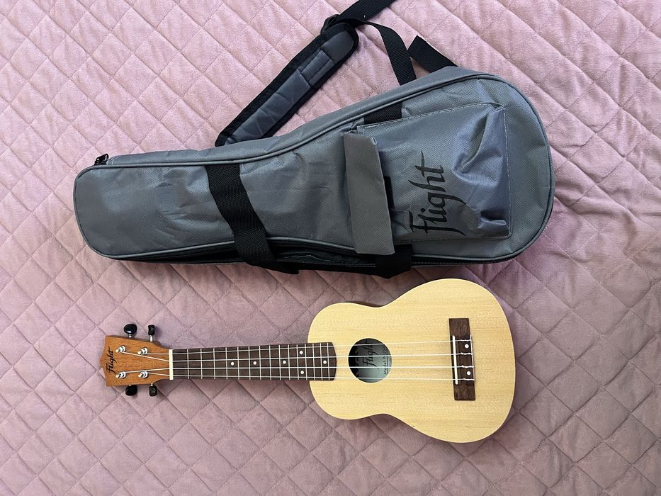 Укулеле Flight + чехол | в идельном состояний
