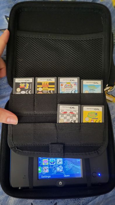 Nintendo 2DS modat cu husa, card SD, jocuri