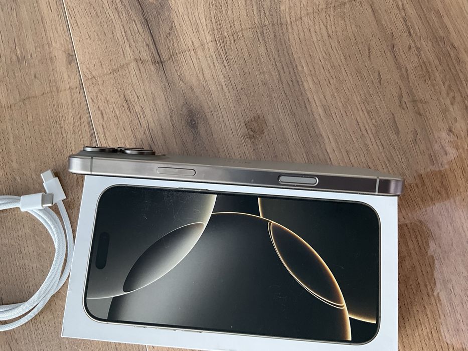 Iphone 16 pro max, 256 Мб