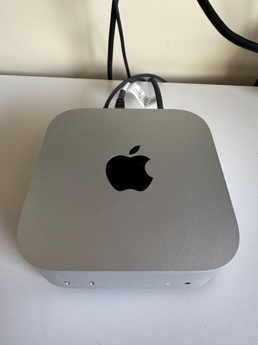 Продавам Apple Mac Mini 2024 M4 10C/10G 16RAM 256GB SSD