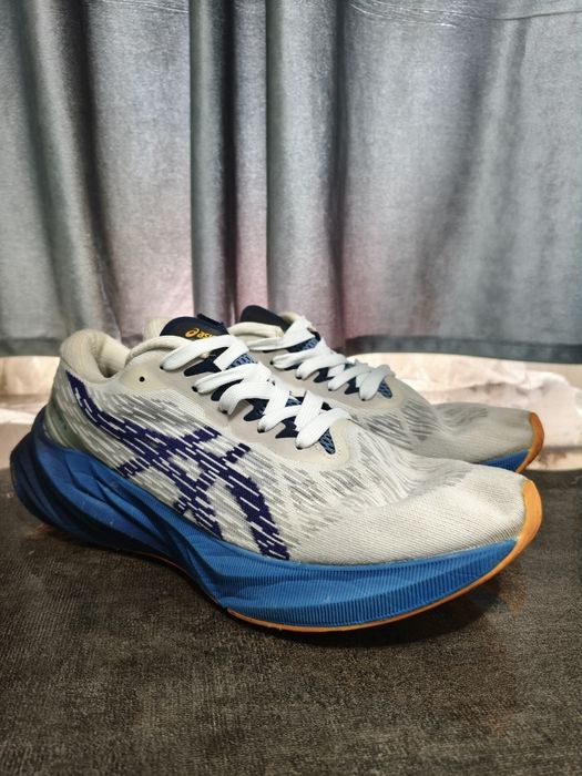 Оригинальные кроссовки Asics Novablast 3