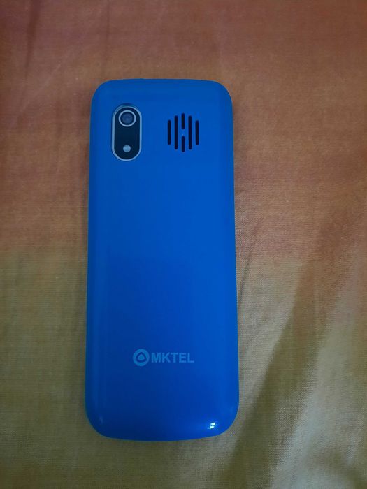 Tel. cu butoane și touchscreen, multe funcții bune,lanternă foarte bună spre exemplu!