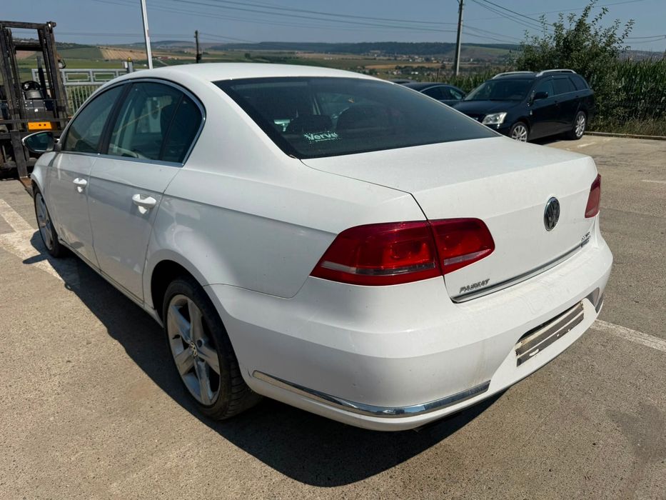 Dezmembrez Vw passat b7 alb lb9a 2012 berlina 2.0 tdi CFFB cutie manuala