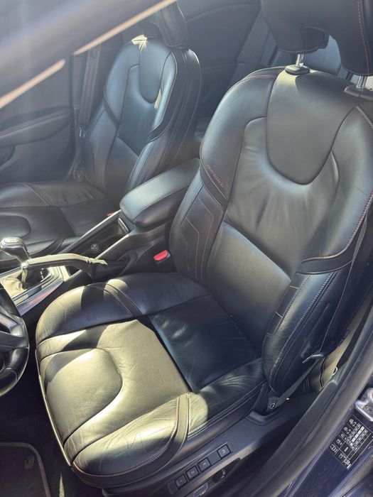 Dezmembrez Volvo V40 orice piesa dispnibila