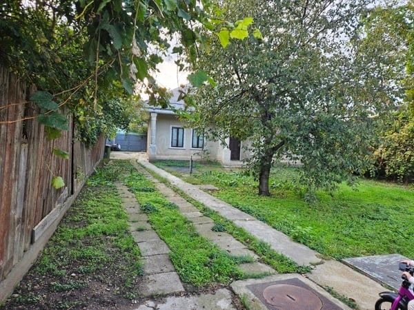 Vând casă zona centrală!