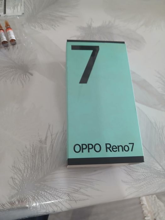 OPPO Reno7.