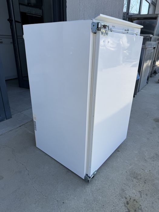 Малък хладилник за вграждане Миеле