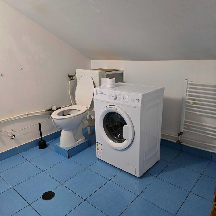 Proprietar inchiriez apartament o camera spatios