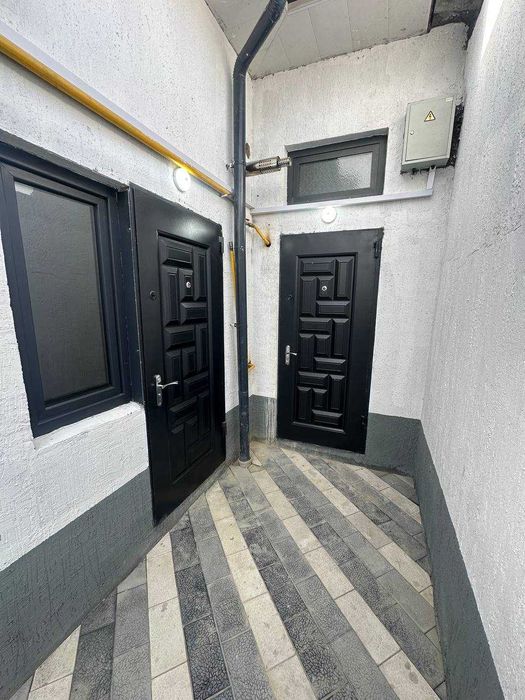 Срочно улица М.Ашрафий 2-комнатная квартира на земле Своя, с ремонтом