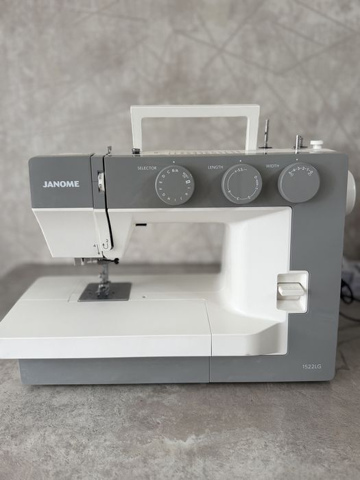 Швейная машинка janome