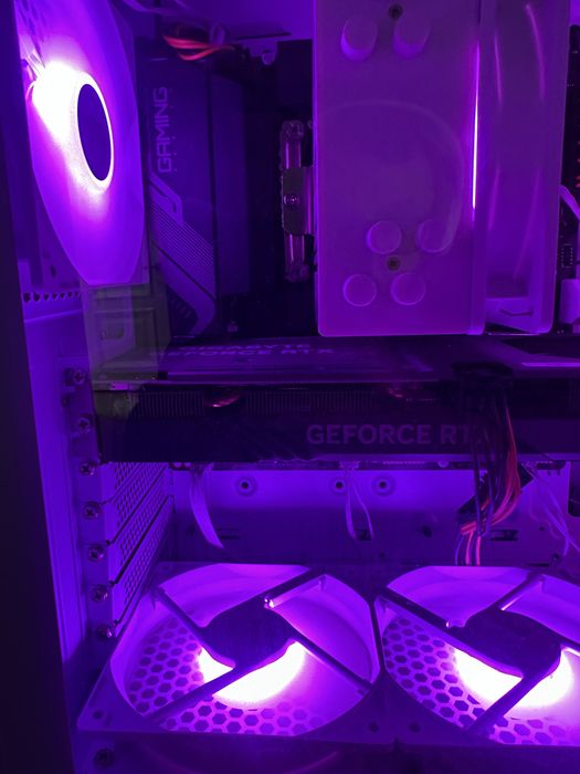 Продам видиокарту гигабайт ртх 4060