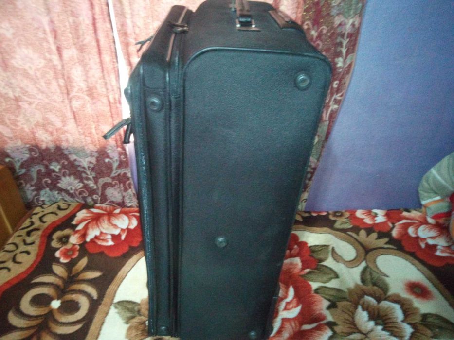 de  vanzare    valiza   mare !!!