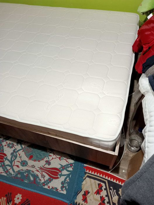 Vând pat cu saltea, nou