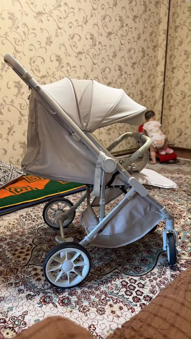 Коляска белый новый