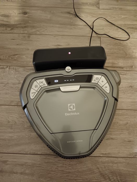 Vand aspirator robot automat