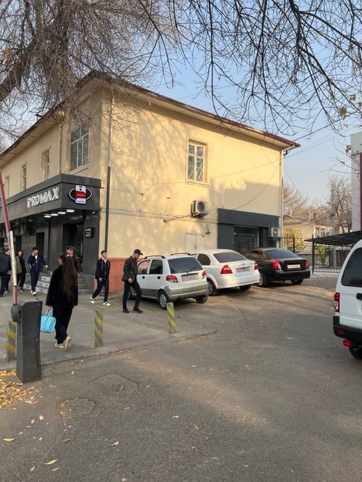 Бадамзар нежилое помещение первая линия 34 кв.м хороший ремонт срочно