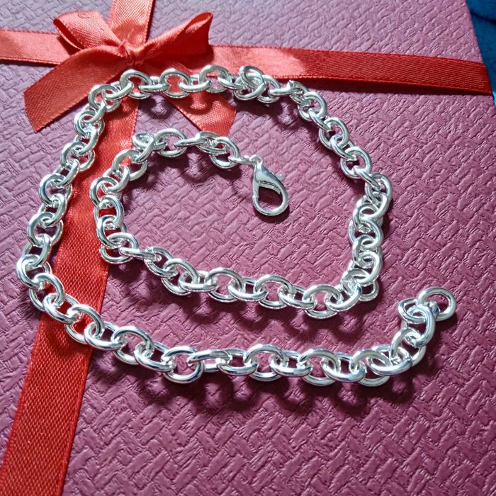 Нов,сребърен ланец,дълъг и здрав. 7 модела,налични.В кутия за подарък.