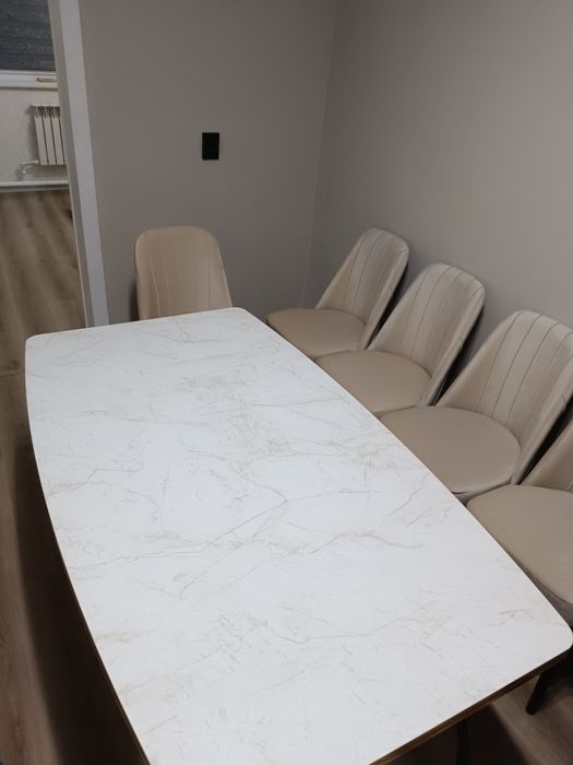 Продам новый кухонный стол