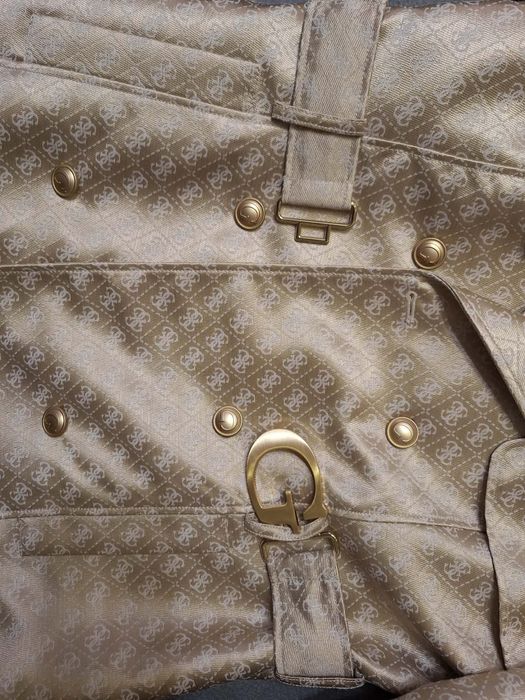 Чисто ново палто guess