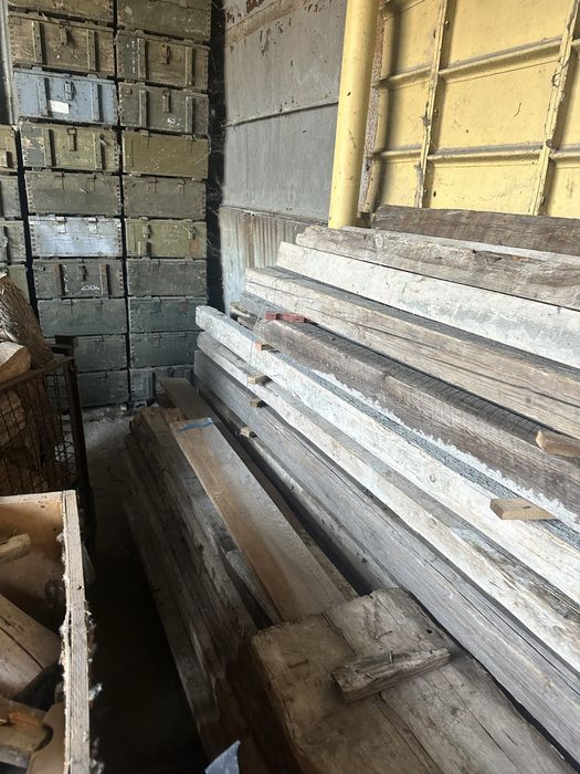 Дървени  талпи 4 метра дължина .Керемиди цена за брой 0.40 ст