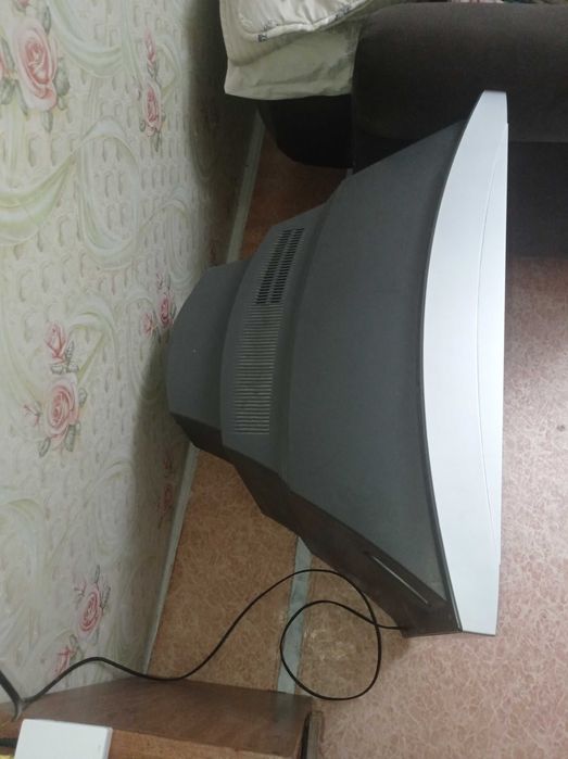 Телевизор LG Flatron (б/у, в отличном состоянии)