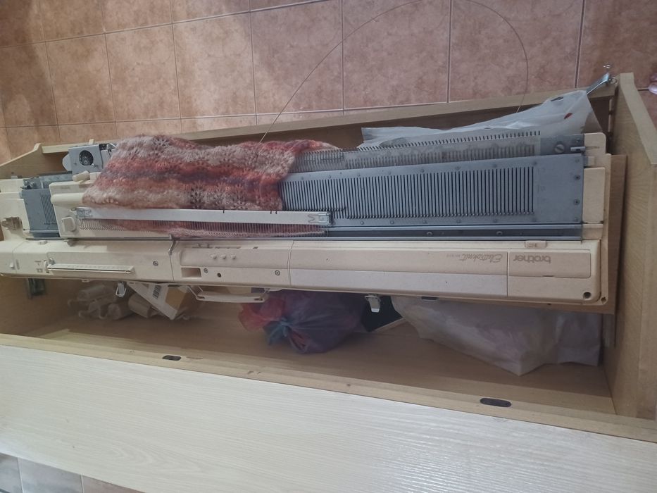 Mașină de tricotat Brother Electroknit KH-810, completă – Giarmata Vii