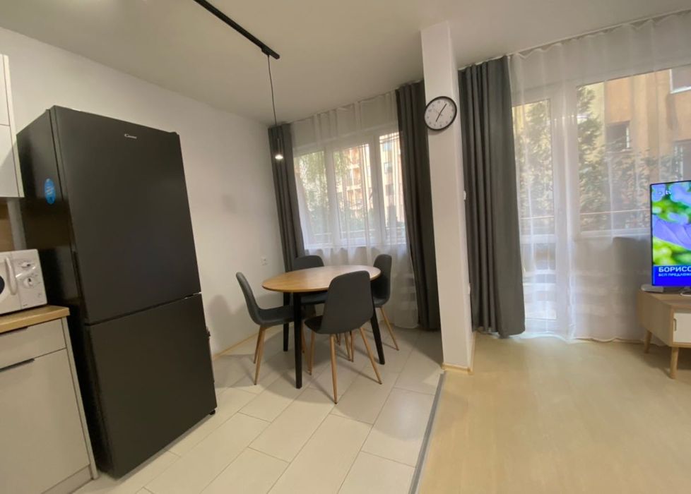 Дава се под наем Двустаен апартамент в Варна, Център - 75 кв.м за 459 € - Снимка #4