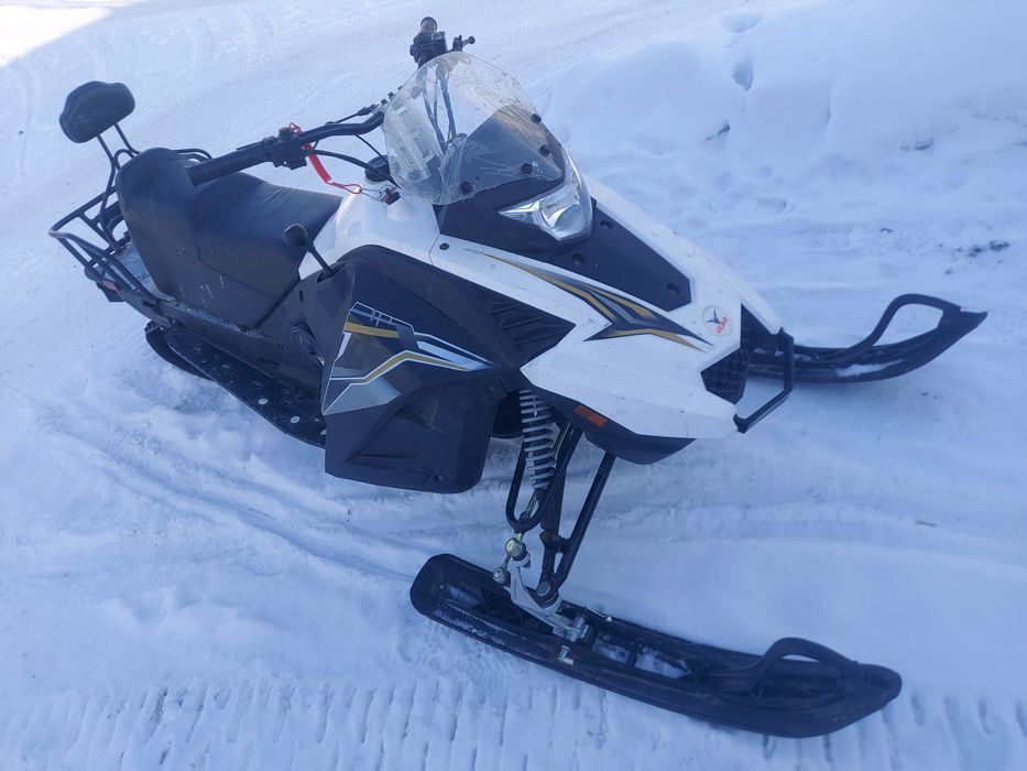 Продаю снегоход барс