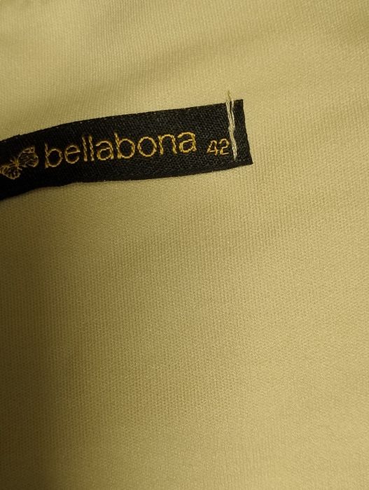 Rochie noua de seara, fara eticheta, mărimea 42, cu burete la bust.
Îm