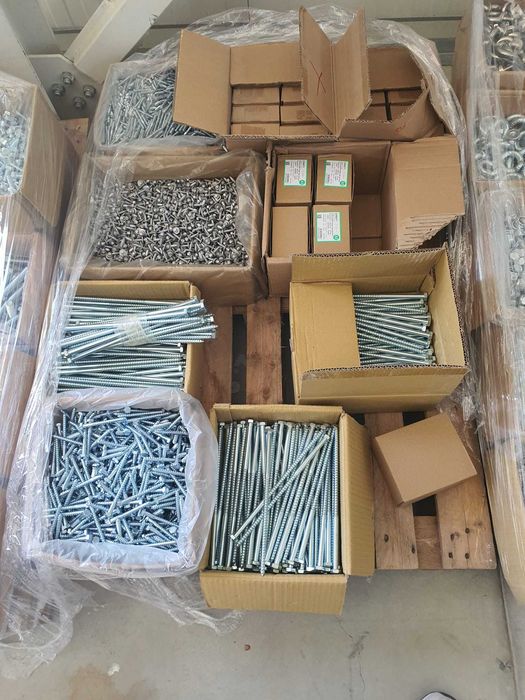 Lichidare de stoc în depozit: aproximativ 10 tone de suruburi