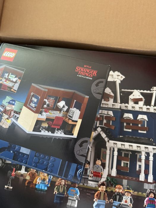 Lego Stranger Things Creel House si cadou The Squawk Radio Station Exclusiv Limitat