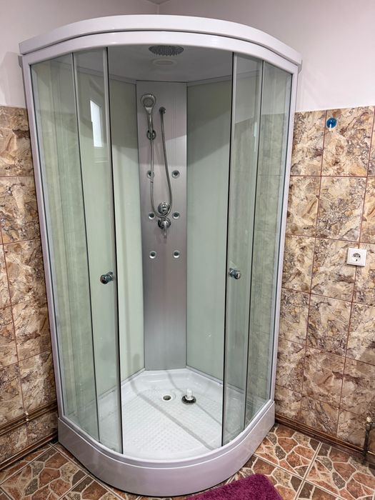 Cabina de dus cu cadita si hidromasaj