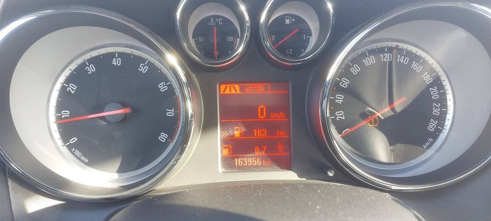 Vând Opel Astra j