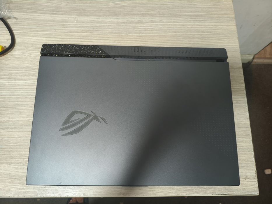 Asus Rog G17 360Hz , rtx 3060 6gb , Ryzen 7 6800H, ddr5 16/512