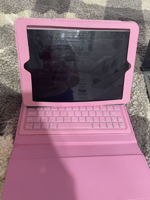 Vand laptop Lenovo si tableta Huawei