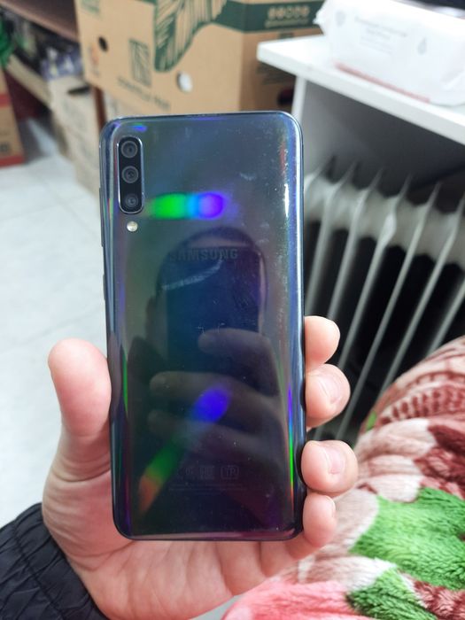 Samsung A50 64lik holati yaxshi