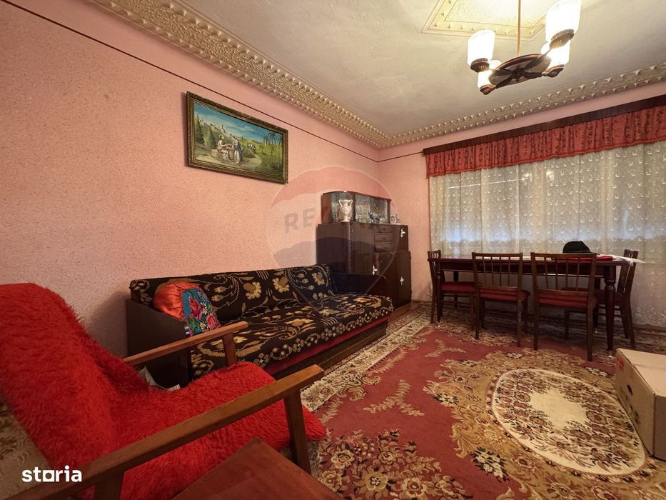 Casă de vânzare în satul Dârlos – teren 1.026 mp