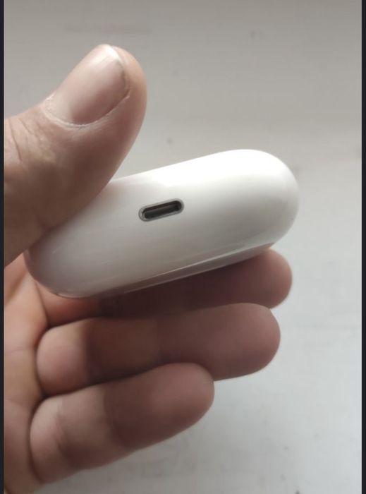 Продам оригинал кейс airpods pro 1