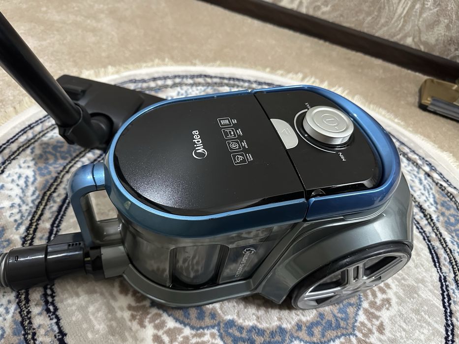 Пылесос Midea в отличном состоянии plisos