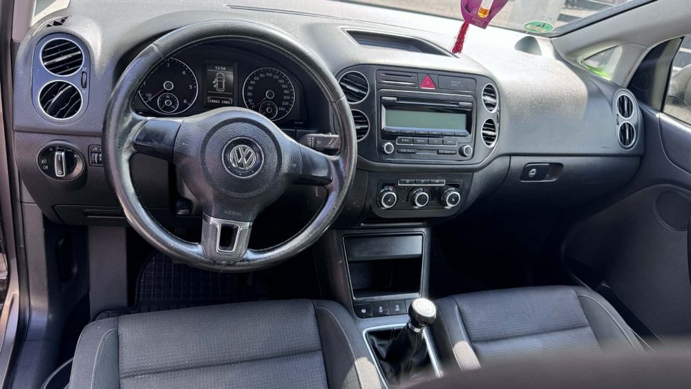 Vând masina golf plus 2011