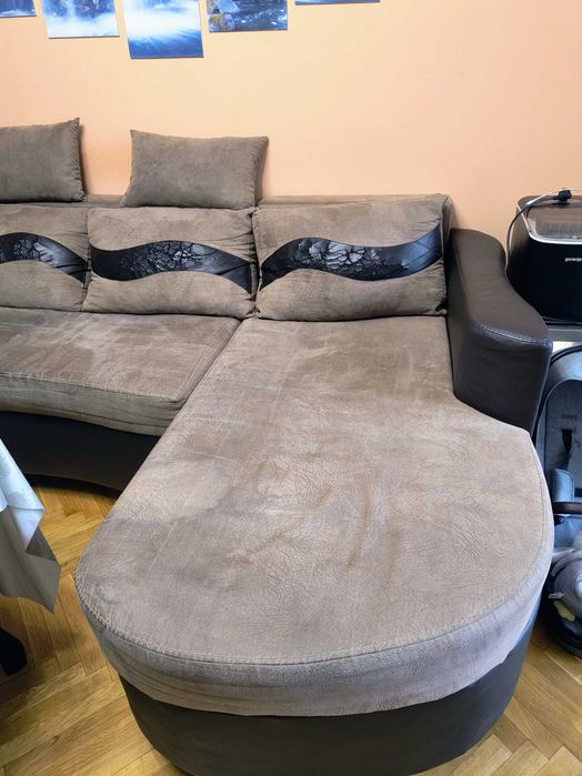 Ъглов диван ,подходящ за хол