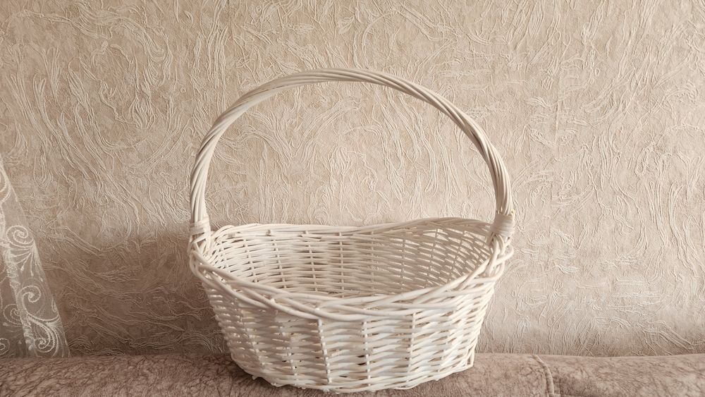 Корзина новая белая