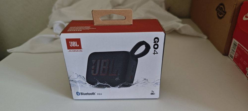 Противная колонка JBL GO4