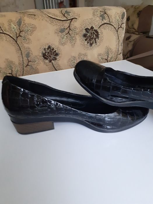 Продам кожаные туфли женские