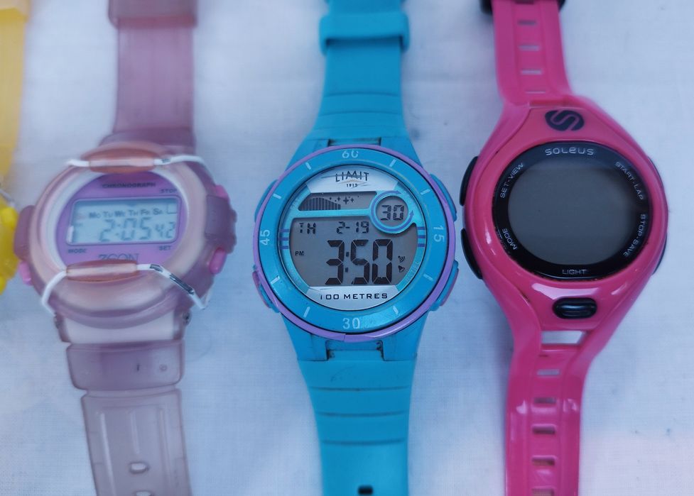 Lot 5 ceasuri de mână unisex, digitale, cu Quartz, functionale.